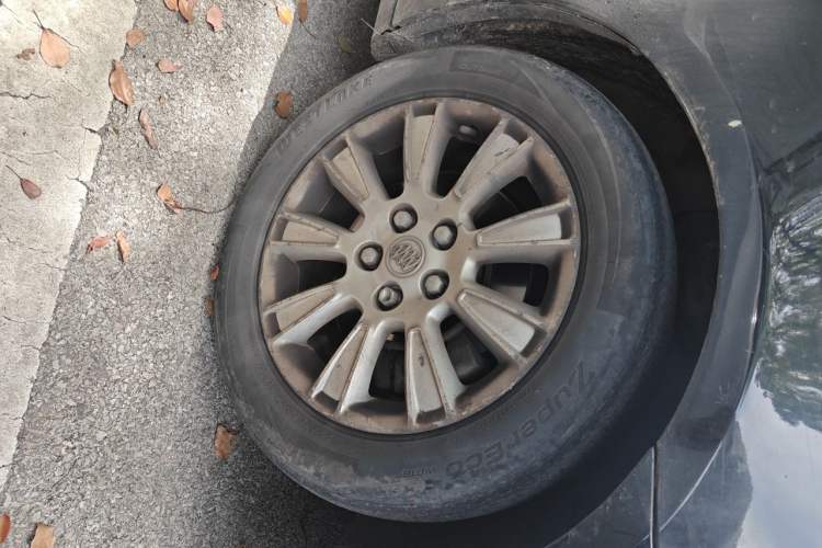Used Buick LaCrosse 2011 2.4L SIDI Haoya Edition Right Front Wheel Hub