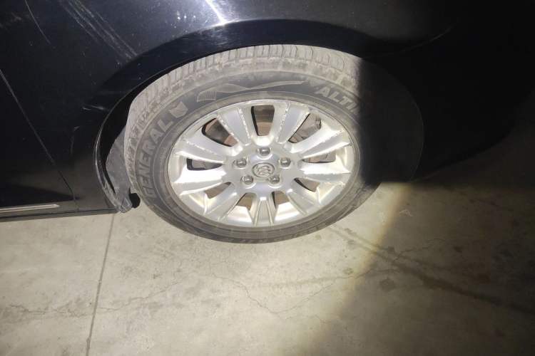 Used Buick LaCrosse 2011 2.4L SIDI Elegant Edition Right Front Wheel Hub