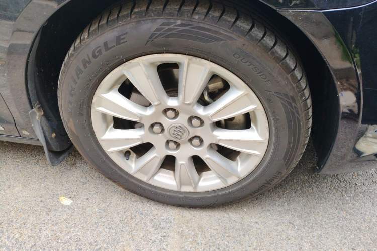 Used Buick LaCrosse 2011 2.4L SIDI Haoya Edition Right Front Wheel Hub