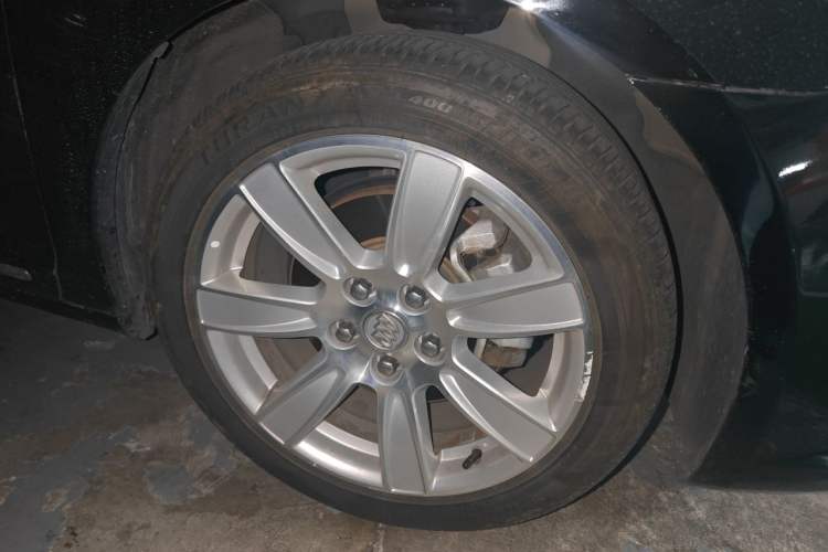 Used Buick LaCrosse 2011 2.4L SIDI Luxury Edition Right Front Wheel Hub