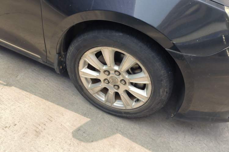 Used Buick LaCrosse 2011 2.4L SIDI Elegant Edition Right Front Wheel Hub