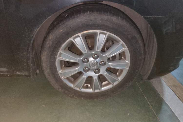 Used Buick LaCrosse 2011 2.4L SIDI Haoya Edition Right Front Wheel Hub