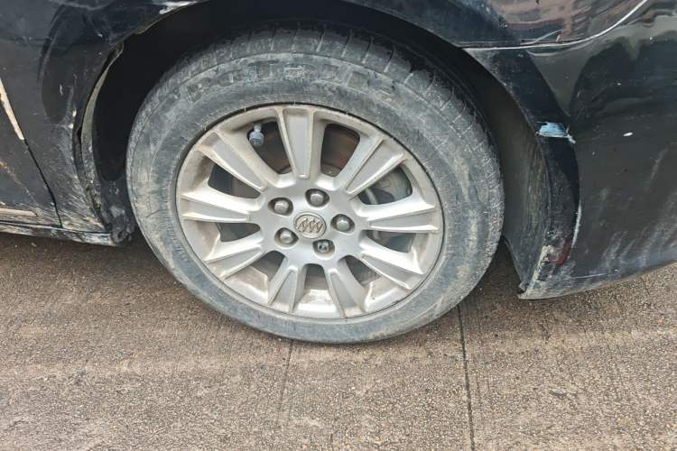 Used Buick LaCrosse 2011 2.4L SIDI Elegant Edition Right Front Wheel Hub