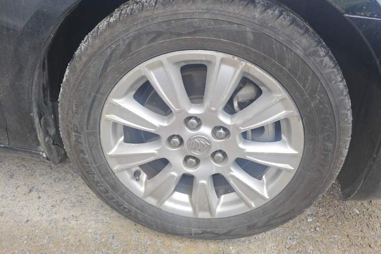 Used Buick LaCrosse 2011 2.4L SIDI Elegant Edition Right Front Wheel Hub