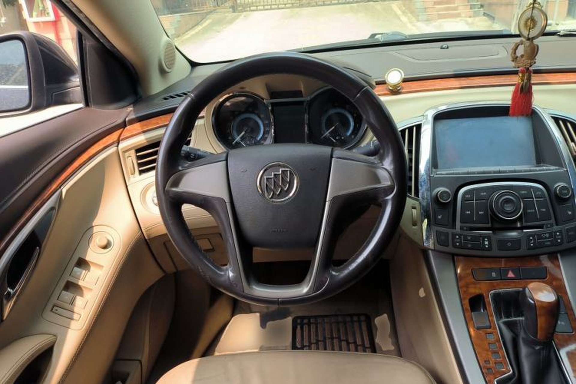 Used Buick LaCrosse 2011 2.4L SIDI Elegant Edition Steering Wheel