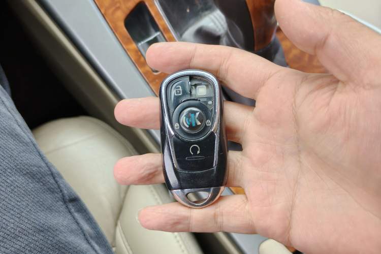 Used Buick LaCrosse 2011 2.4L SIDI Luxury Edition Vehicle Key