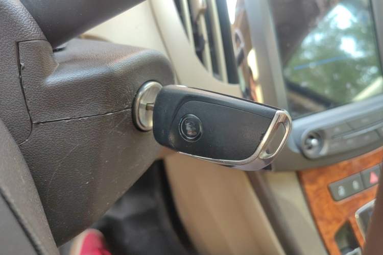 Used Buick LaCrosse 2011 2.4L SIDI Comfort Sunroof Version Vehicle Key