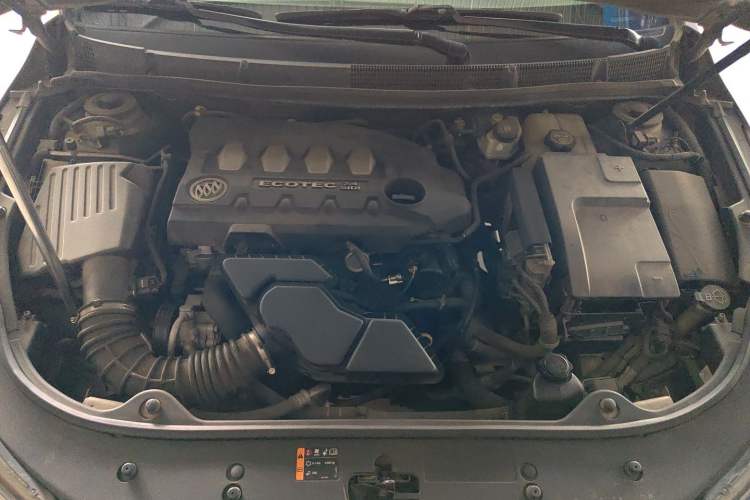 Used Buick LaCrosse 2011 2.4L SIDI Luxury Edition Engine Bay