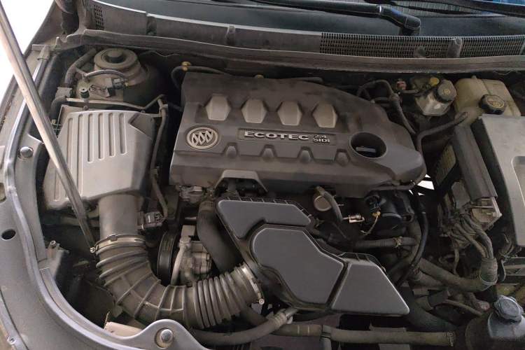 Used Buick LaCrosse 2011 2.4L SIDI Luxury Edition Engine Bay Right