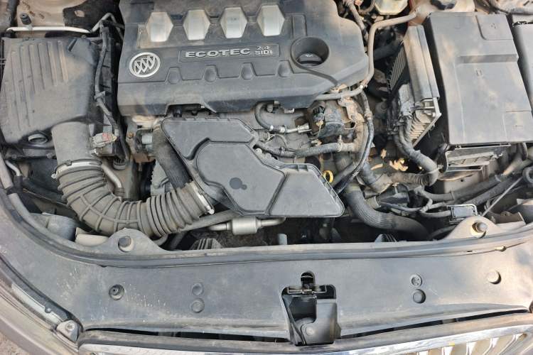 Used Buick LaCrosse 2011 2.4L SIDI Comfort Sunroof Version Engine Bay