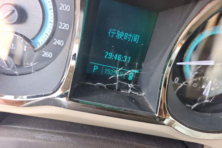Used Buick LaCrosse 2011 2.4L SIDI Comfort Sunroof Version Odometer Close Up