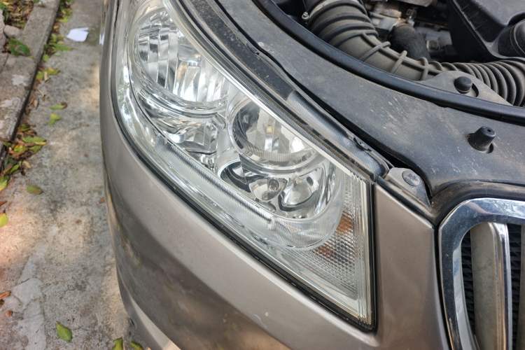 Used Buick LaCrosse 2011 2.4L SIDI Comfort Sunroof Version Right Front Headlight