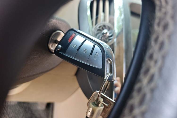 Used Buick LaCrosse 2011 2.4L SIDI Comfort Sunroof Version Vehicle Key
