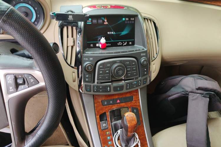 Used Buick LaCrosse 2011 2.4L SIDI Luxury Edition Audio And AC Panel
