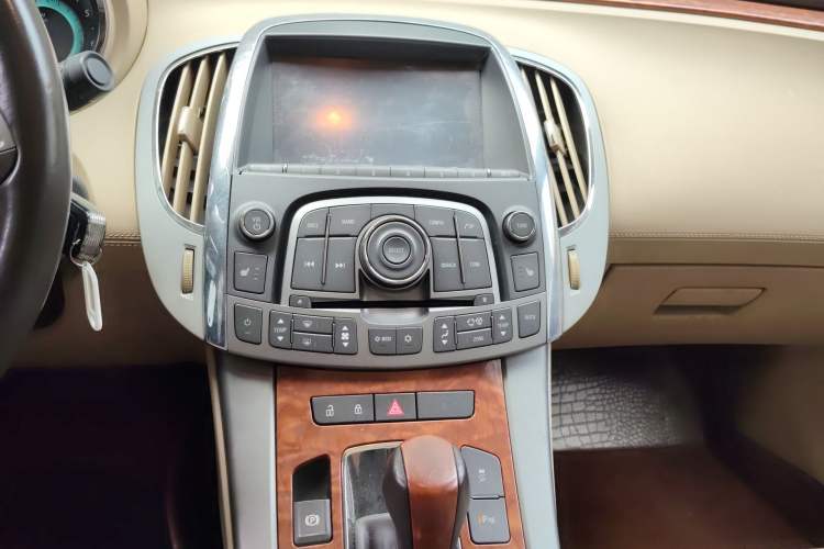 Used Buick LaCrosse 2011 eAssist 2.4L Elegance Edition Audio And AC Panel