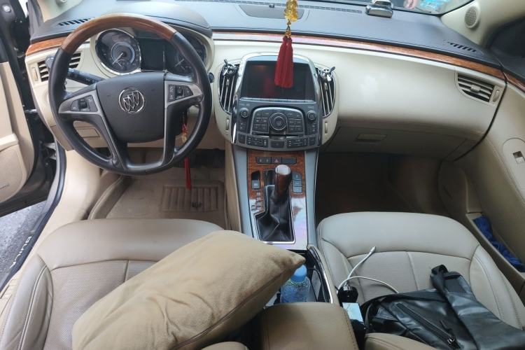 Used Buick LaCrosse 2011 2.4L SIDI Luxury Edition Center Console