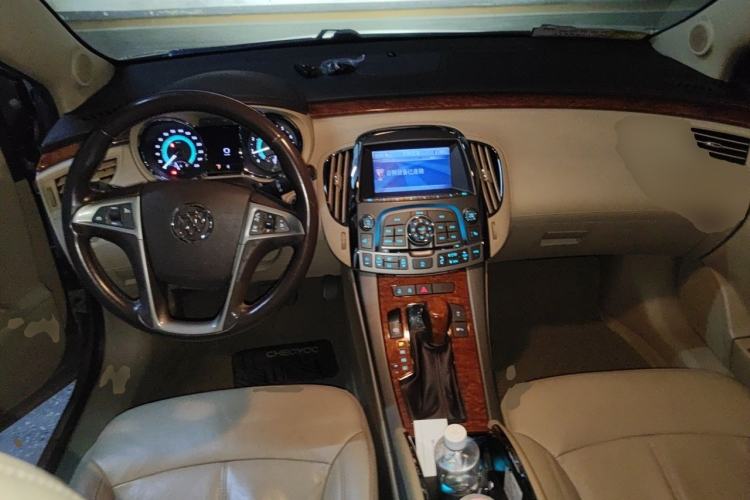 Used Buick LaCrosse 2011 2.4L SIDI Haoya Edition Center Console