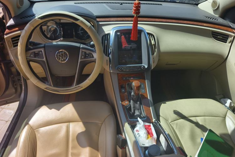Used Buick LaCrosse 2011 2.4L SIDI Haoya Edition Center Console