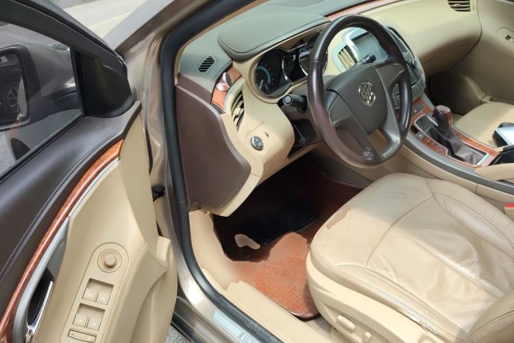 Used Buick LaCrosse 2011 eAssist 2.4L Elegance Edition Driver Seat