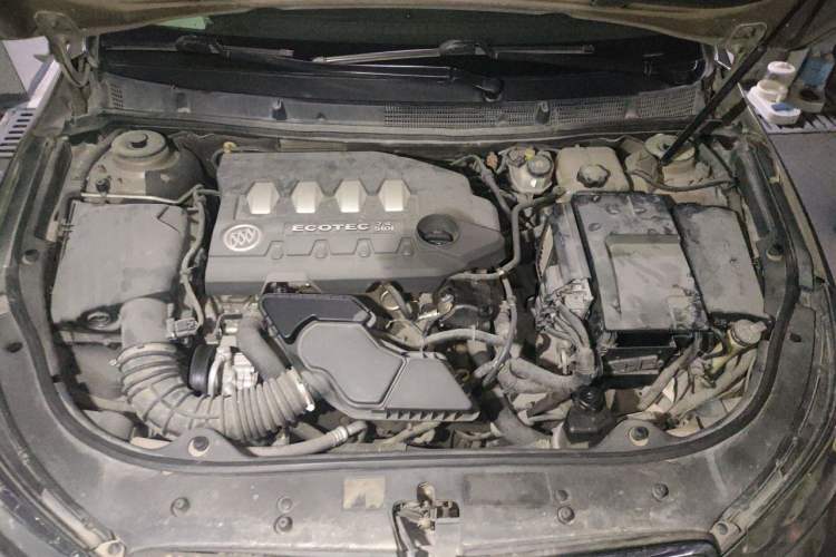 Used Buick LaCrosse 2011 2.4L SIDI Elegant Edition Engine Bay