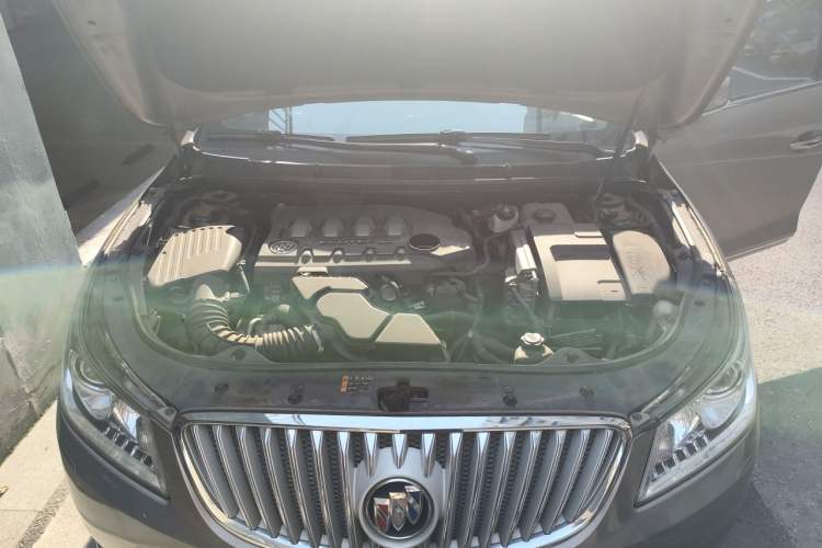 Used Buick LaCrosse 2011 2.4L SIDI Luxury Edition Engine Bay