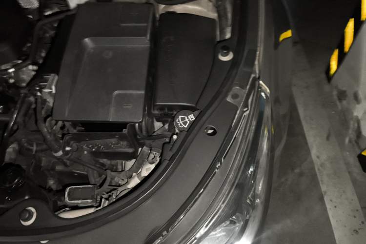 Used Buick LaCrosse 2011 2.4L SIDI Luxury Edition Engine Bay Left