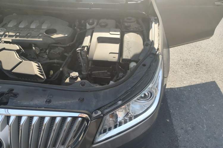 Used Buick LaCrosse 2011 2.4L SIDI Luxury Edition Engine Bay Left