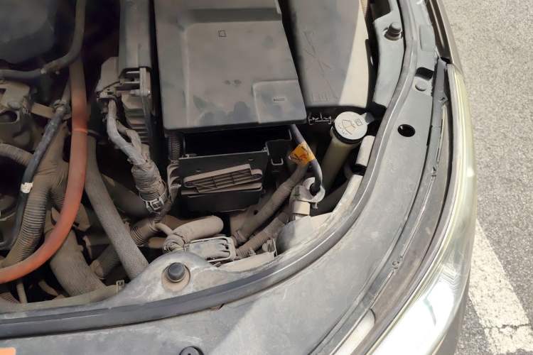 Used Buick LaCrosse 2011 eAssist 2.4L Elegance Edition Engine Bay Left
