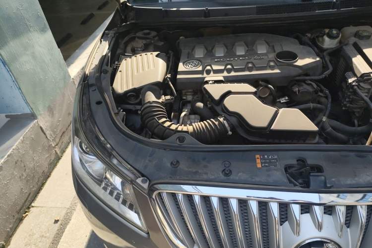 Used Buick LaCrosse 2011 2.4L SIDI Luxury Edition Engine Bay Right