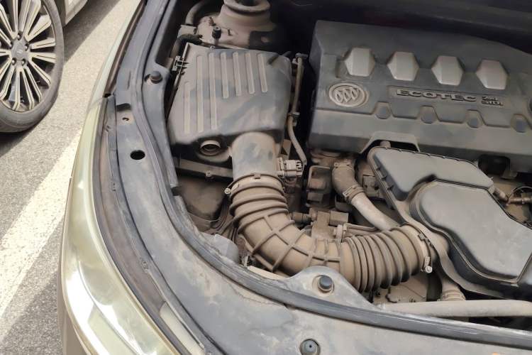 Used Buick LaCrosse 2011 eAssist 2.4L Elegance Edition Engine Bay Right
