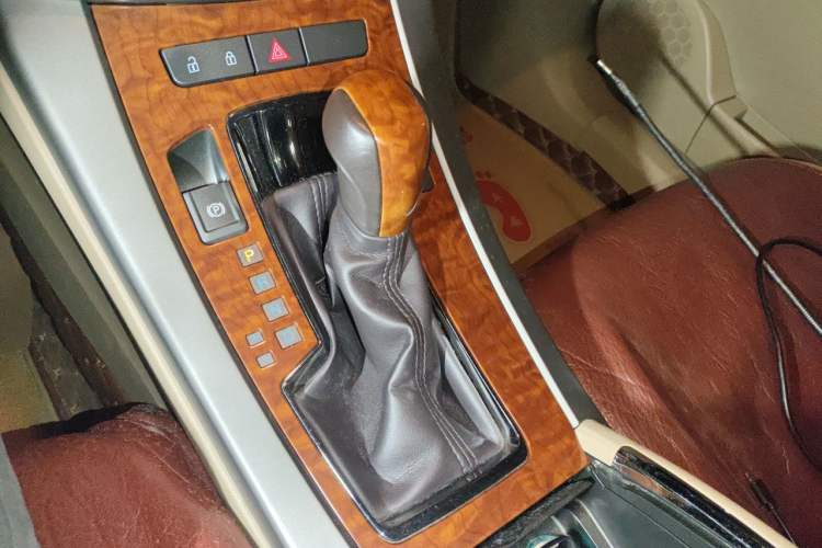 Used Buick LaCrosse 2011 2.4L SIDI Elegant Edition Gear Lever