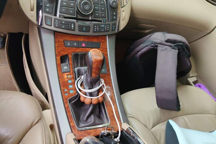 Used Buick LaCrosse 2011 2.4L SIDI Luxury Edition Gear Lever