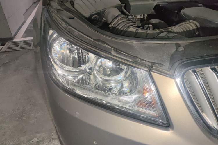 Used Buick LaCrosse 2011 2.4L SIDI Elegant Edition Right Front Headlight