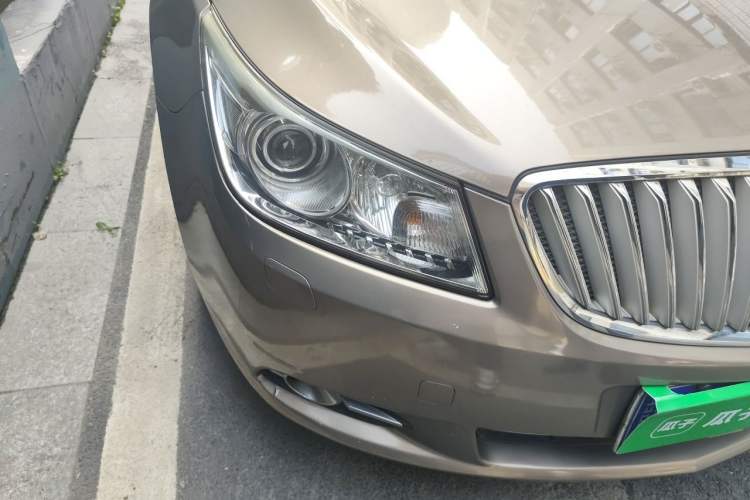 Used Buick LaCrosse 2011 2.4L SIDI Luxury Edition Right Front Headlight