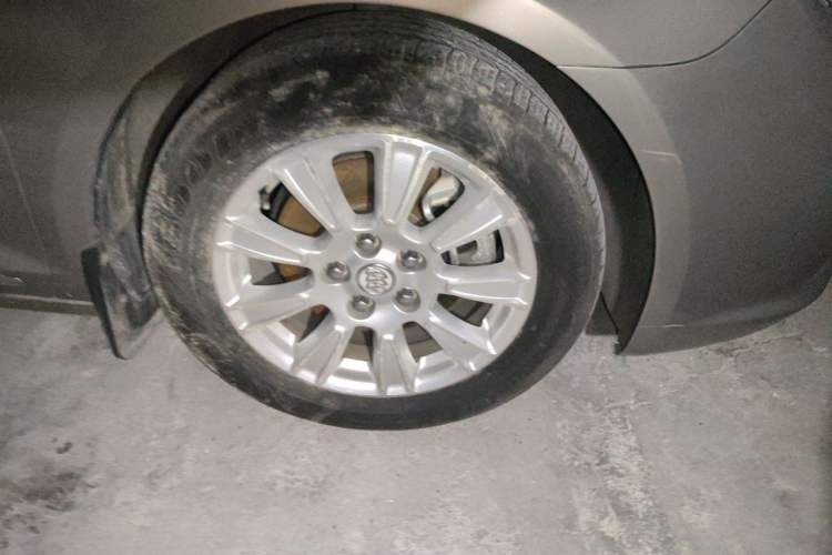 Used Buick LaCrosse 2011 2.4L SIDI Elegant Edition Right Front Wheel Hub