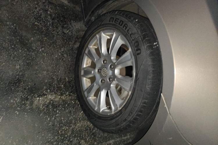 Used Buick LaCrosse 2011 2.4L SIDI Haoya Edition Right Front Wheel Hub