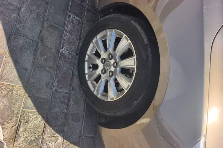 Used Buick LaCrosse 2011 2.4L SIDI Haoya Edition Right Front Wheel Hub