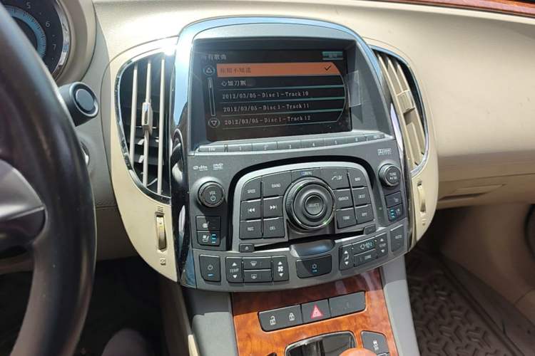 Used Buick LaCrosse 2011 2.4L SIDI Luxury Edition Audio And AC Panel