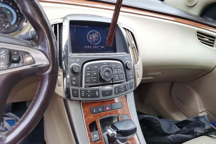 Used Buick LaCrosse 2011 2.4L SIDI Luxury Edition Audio And AC Panel