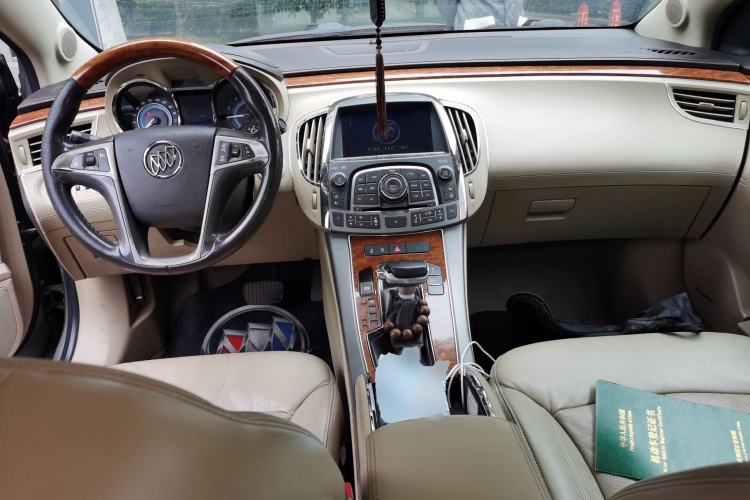 Used Buick LaCrosse 2011 2.4L SIDI Luxury Edition Center Console