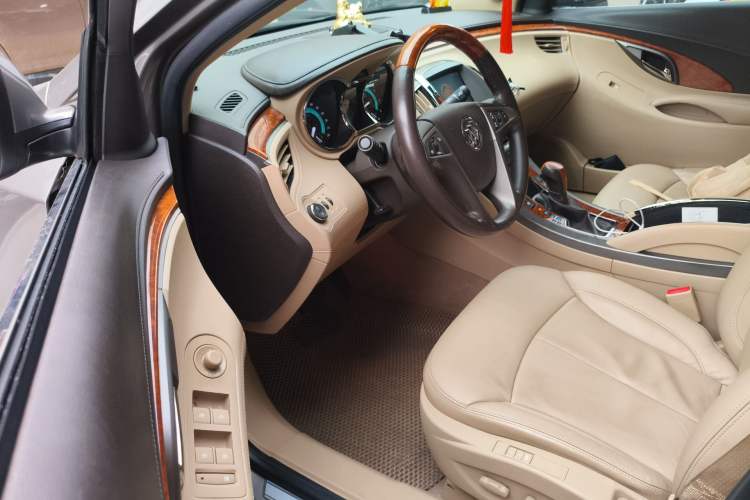 Used Buick LaCrosse 2011 2.4L SIDI Luxury Edition Driver Seat