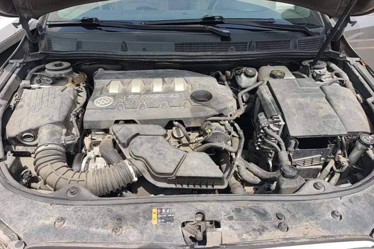 Used Buick LaCrosse 2011 2.4L SIDI Luxury Edition Engine Bay