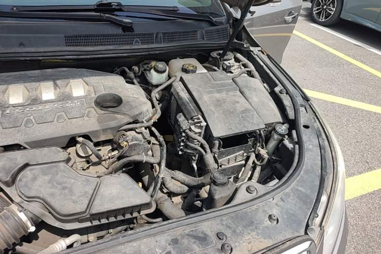 Used Buick LaCrosse 2011 2.4L SIDI Luxury Edition Engine Bay Left