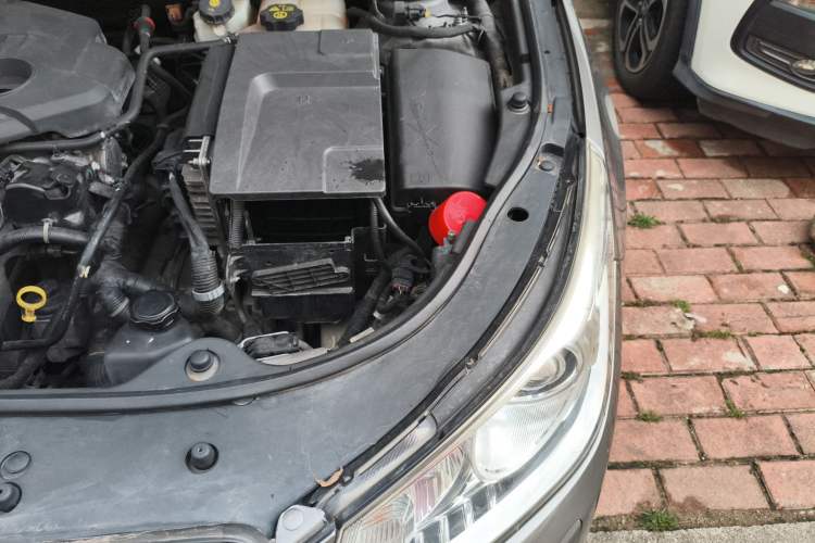 Used Buick LaCrosse 2011 2.4L SIDI Luxury Edition Engine Bay Left