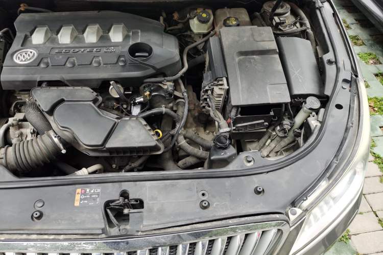 Used Buick LaCrosse 2011 2.4L SIDI Luxury Edition Engine Bay Left
