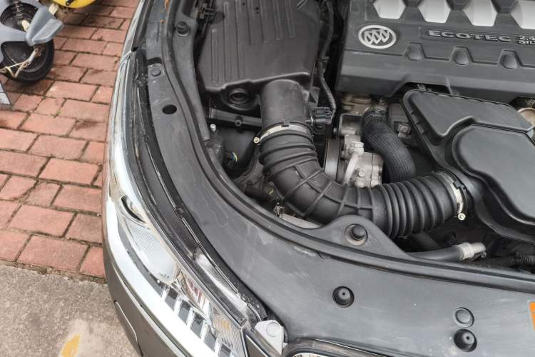 Used Buick LaCrosse 2011 2.4L SIDI Luxury Edition Engine Bay Right