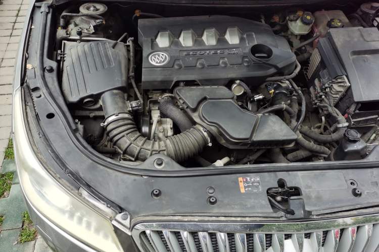 Used Buick LaCrosse 2011 2.4L SIDI Luxury Edition Engine Bay Right