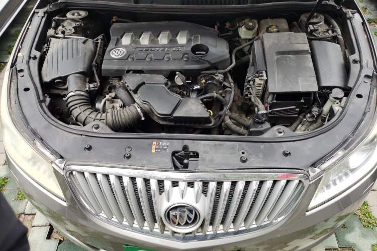 Used Buick LaCrosse 2011 2.4L SIDI Luxury Edition Engine Bay