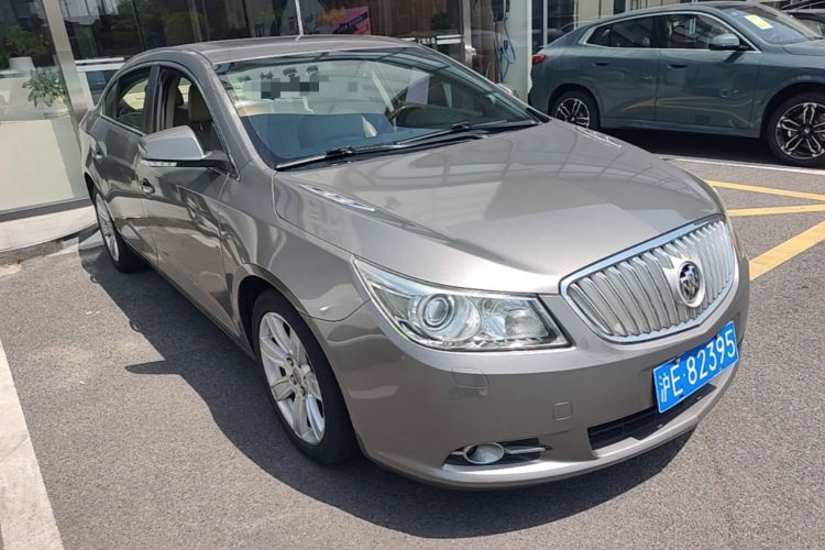 Used Buick LaCrosse 2011 2.4L SIDI Luxury Edition Front Right 45 Deg