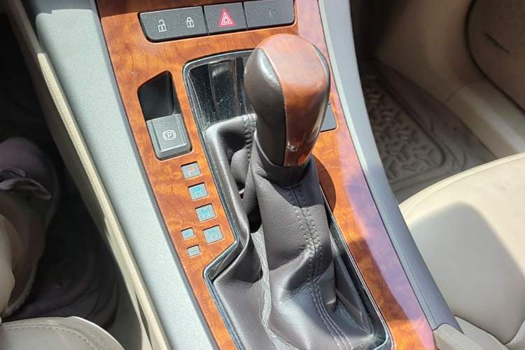 Used Buick LaCrosse 2011 2.4L SIDI Luxury Edition Gear Lever